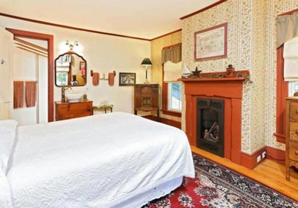 Black Lantern B&B Topsham Bagian luar foto